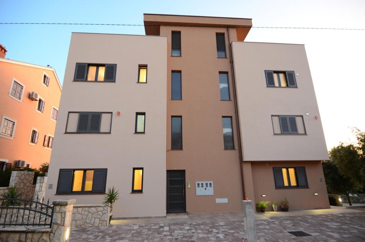Apartments Luana With Private Jacuzzi Zadar Exterior foto