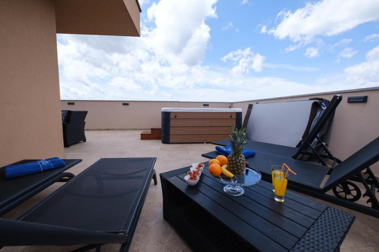 Apartments Luana With Private Jacuzzi Zadar Exterior foto