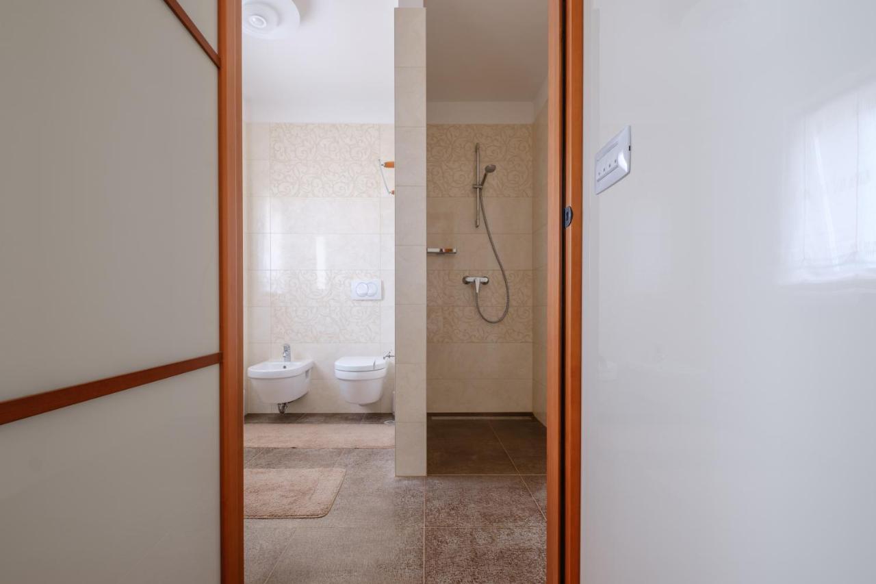 Apartments Luana With Private Jacuzzi Zadar Exterior foto