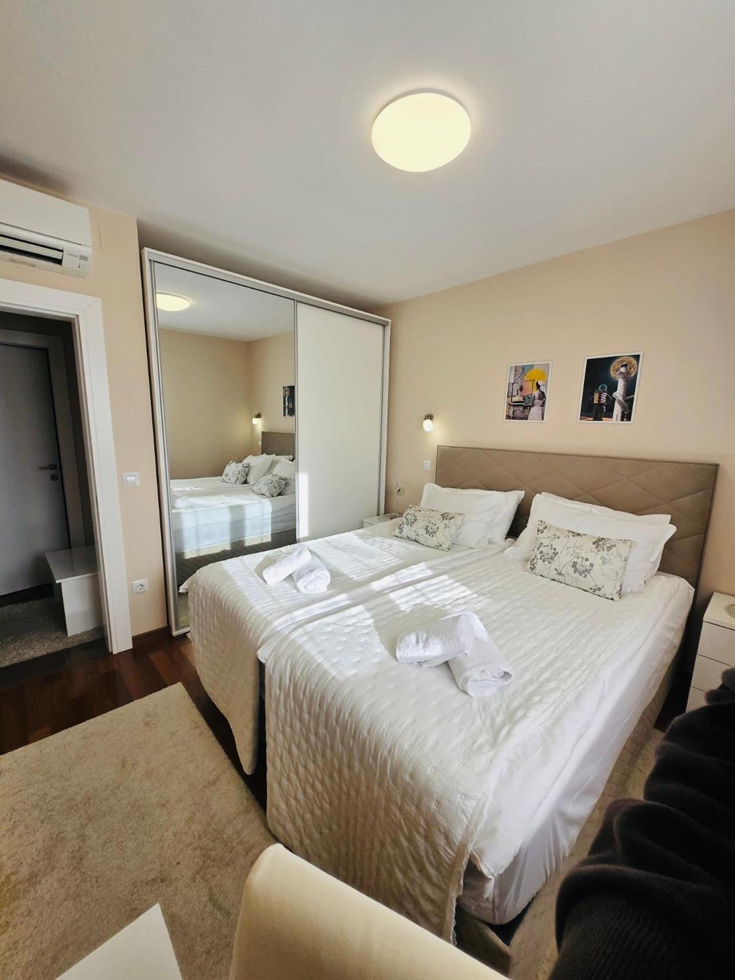 Apartments Luana With Private Jacuzzi Zadar Exterior foto