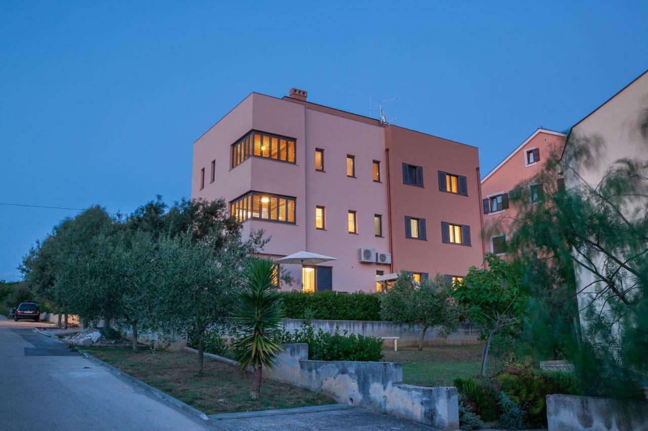 Apartments Luana With Private Jacuzzi Zadar Exterior foto