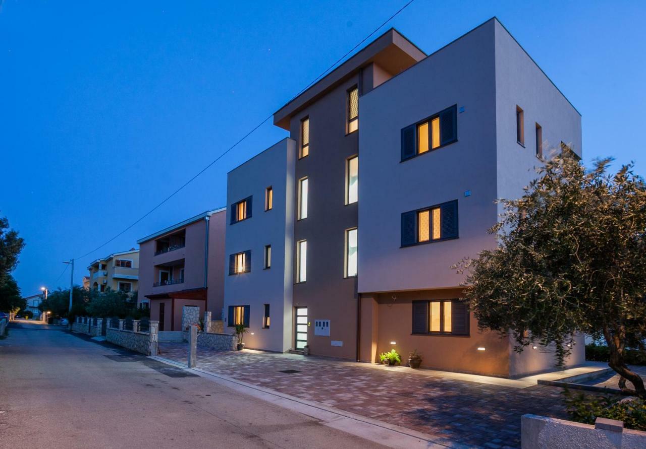 Apartments Luana With Private Jacuzzi Zadar Exterior foto
